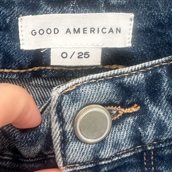 Good American factory distressed shorts size 0 NWOT - Picture 2 of 4